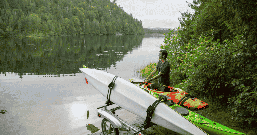 ken whiting packing up his kayaks in quebec authentique