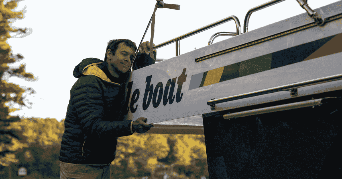 ken whiting hugging le boat in the rideau canal