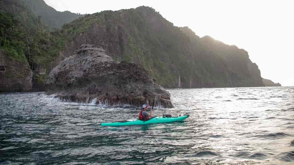 choosing a touring kayak: the touring kayak is 12-16 feet long, 24-30 wide