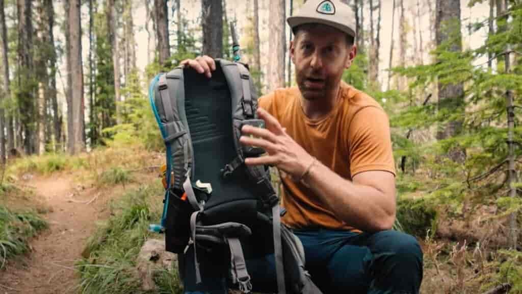 The Mystery Ranch Coulie 20 has an adjustable yoke. Coulee 20L Review