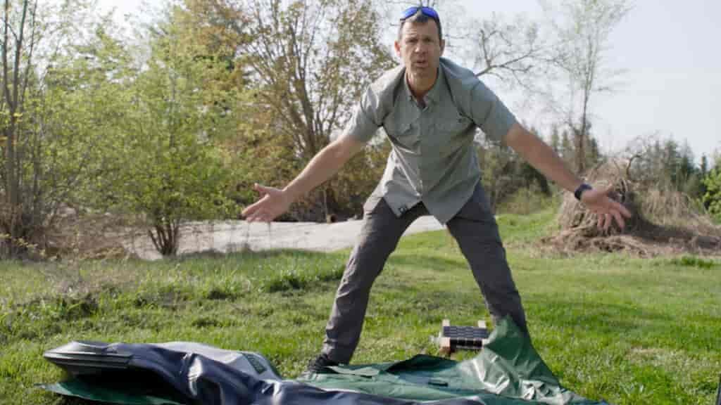 This is a big canoe and I chose to use an electronic pump